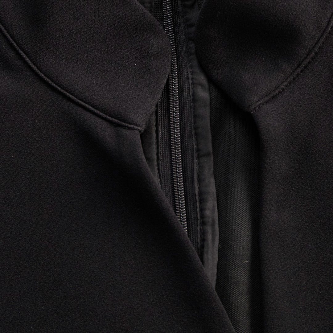 Marina | Edles schwarzes Kleid mit Gürtel und Mandarin-Kragen