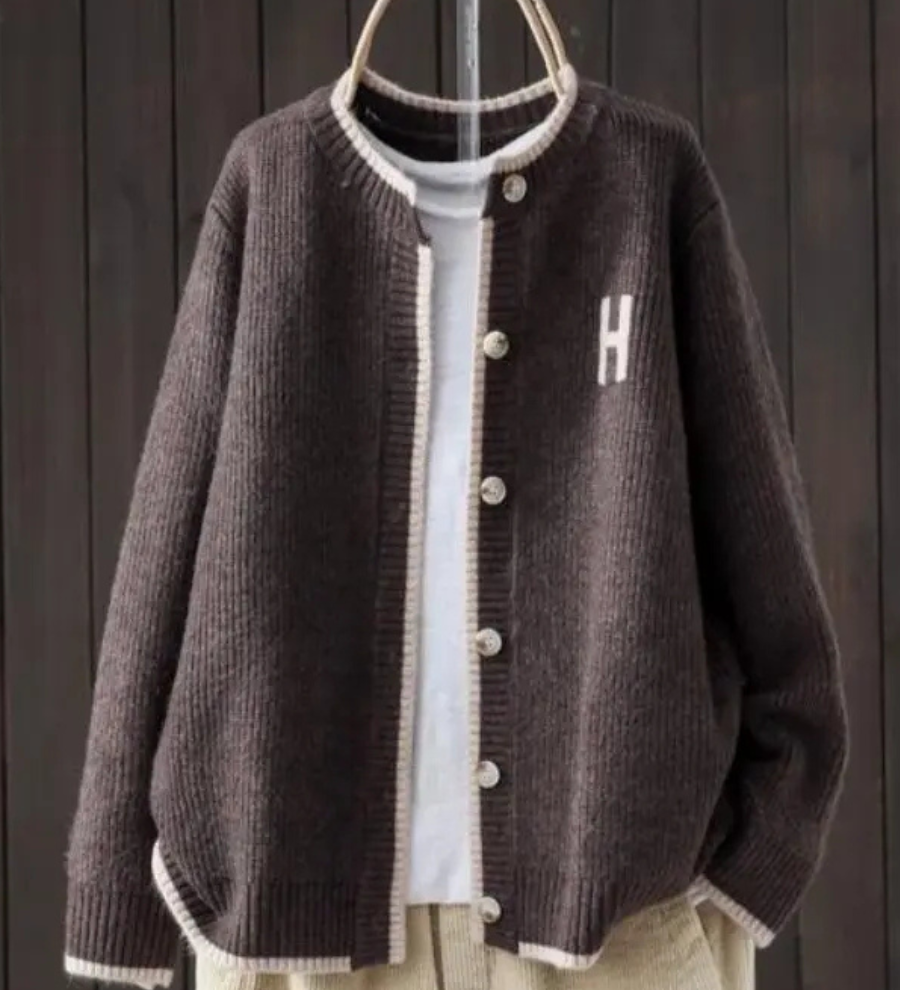 Dorothea - Classic Cardigan
