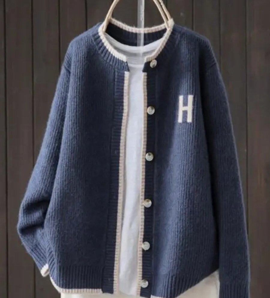 Dorothea - Classic Cardigan