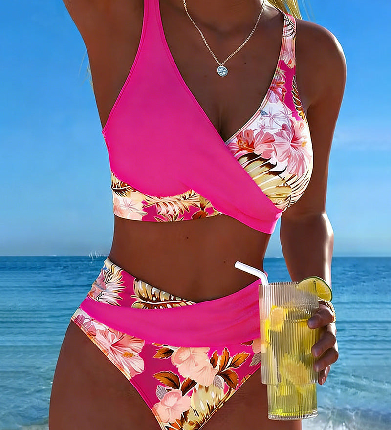 Marie | Bikini mit kontrastierendem Blumenmuster und Schlitz