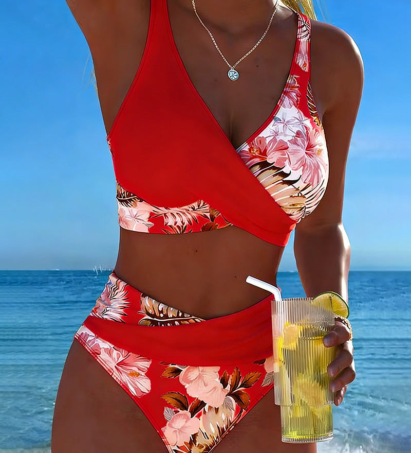 Marie | Bikini mit kontrastierendem Blumenmuster und Schlitz
