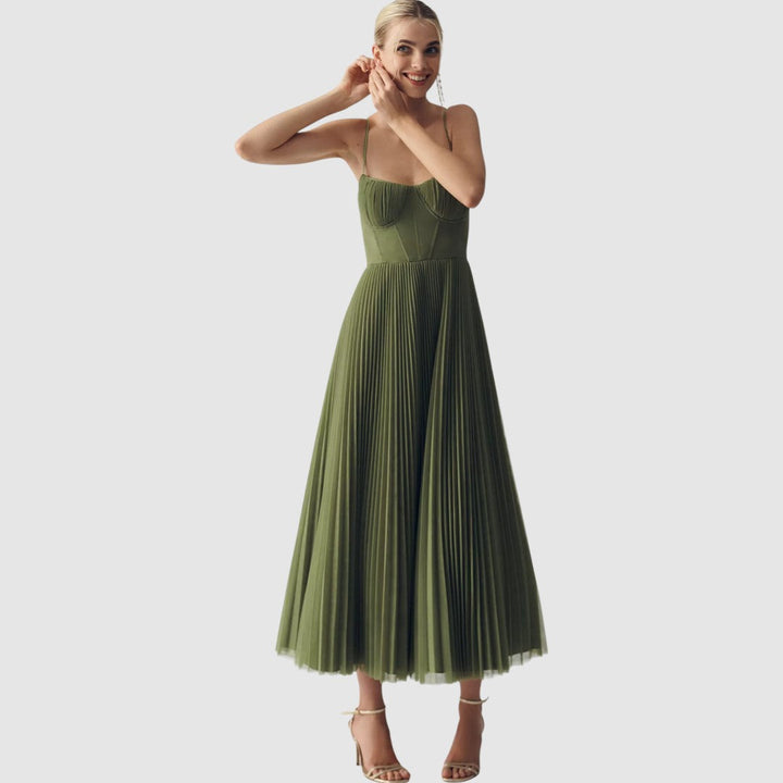Adéla - Modern Elegance with Open Back