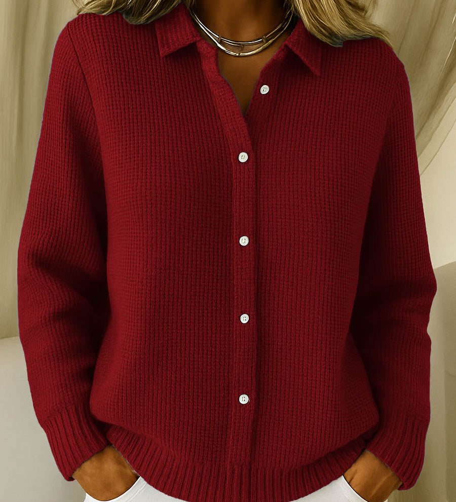 Adéla – Elegante Damenstrickbluse mit Knöpfen