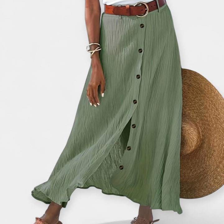 Langer, halbtransparenter Rock mit Schlitz