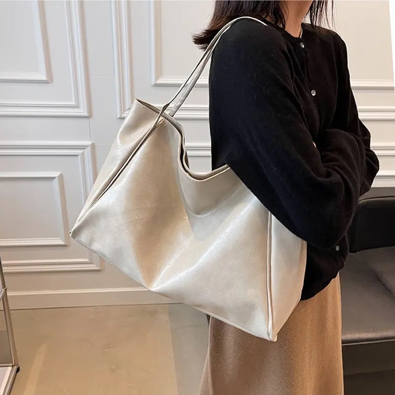 Paula | Glänzende Ledertasche