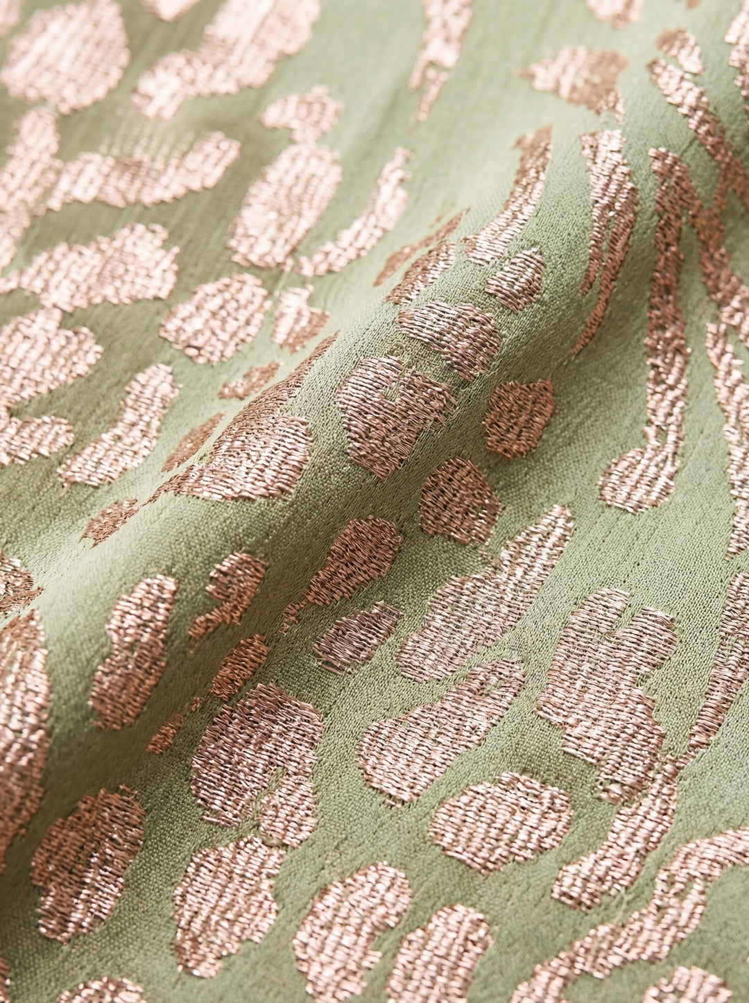 Giulia – Elegant dress made of light and flowing fabric