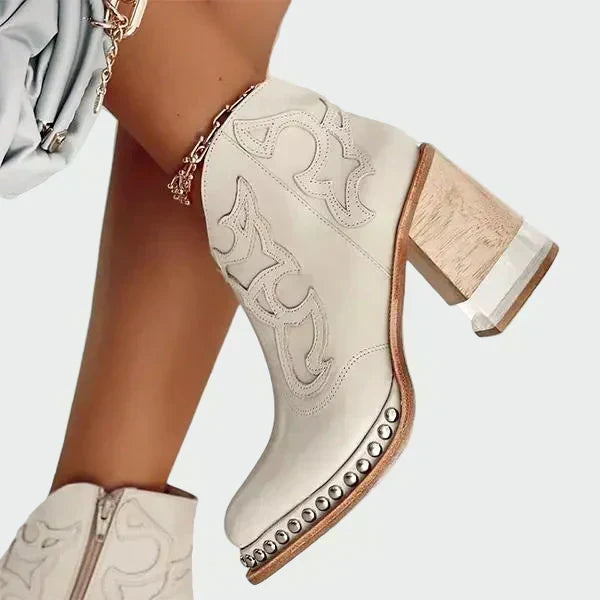 Imogen - Bestickte Kunstleder-Stiefel