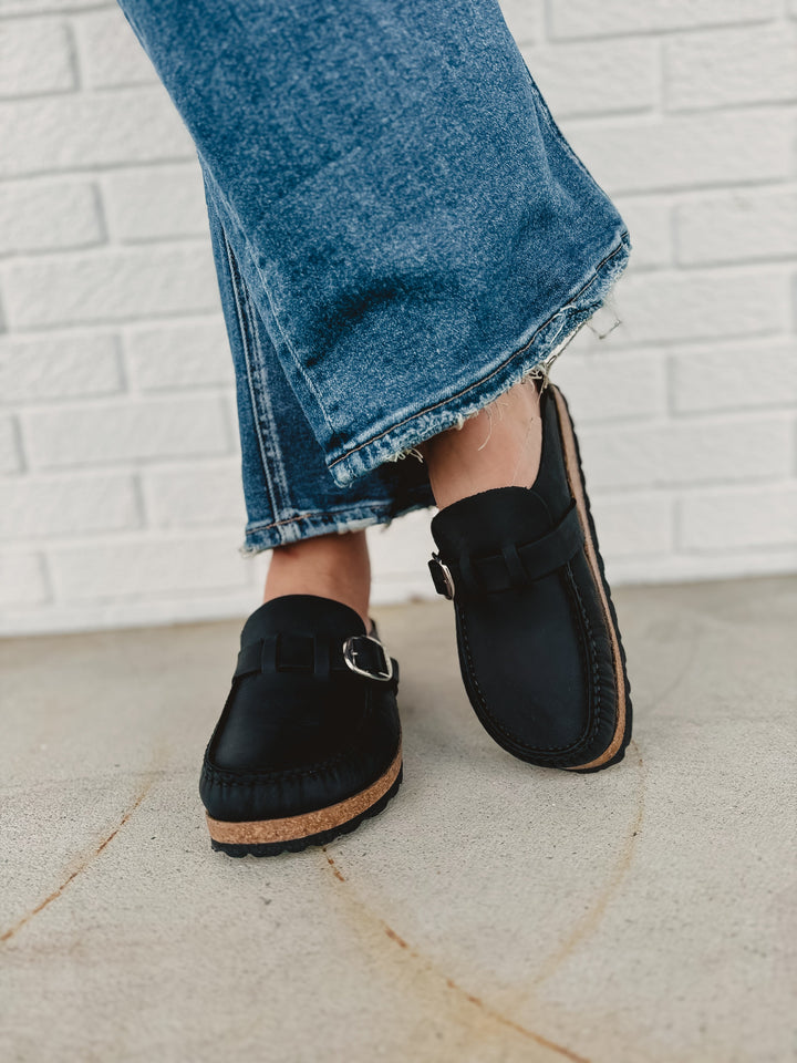 Birkenstock Women's Buckley Oiled Leather Clog - Black