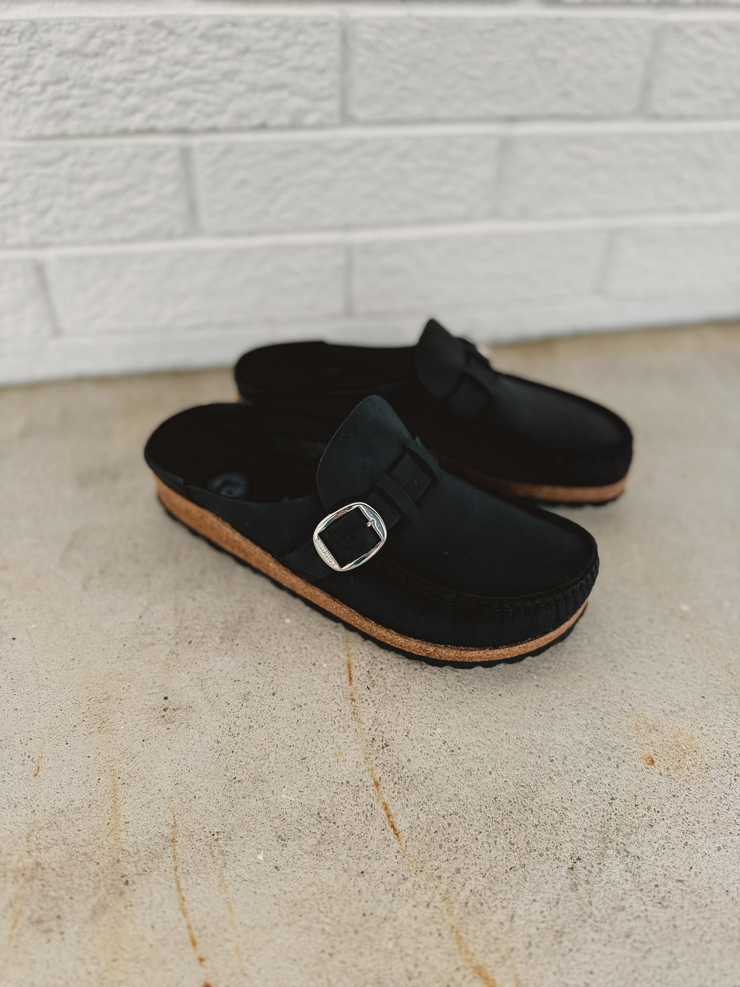 Birkenstock Women's Buckley Oiled Leather Clog - Black