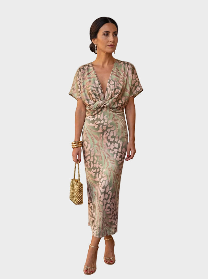 Giulia – Elegant dress made of light and flowing fabric