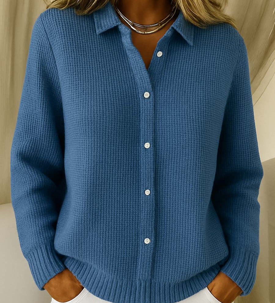 Adéla – Elegante Damenstrickbluse mit Knöpfen